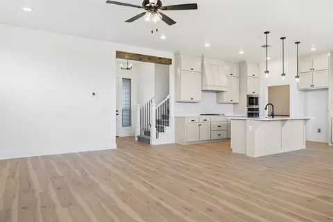 Living - 1401 SW 160th St, Moore, OK 73170 photo 2 of 5