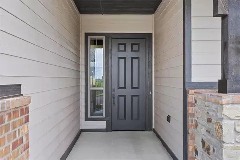 Entry Way - 1401 SW 160th St, Moore, OK 73170 photo 1 of 4