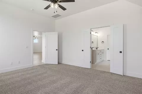 Bedroom - 1401 SW 160th St, Moore, OK 73170 photo 6 of 7