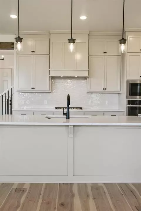 Kitchen - 1401 SW 160th St, Moore, OK 73170 photo 4 of 5