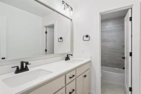 Bath - 1401 SW 160th St, Moore, OK 73170 photo 1 of 10