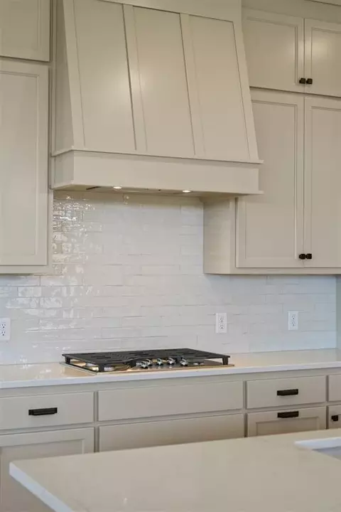 Kitchen - 1401 SW 160th St, Moore, OK 73170 photo 2 of 5