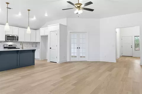 Living - 3801 Eureka Dr, Norman, OK 73069 photo 3 of 3