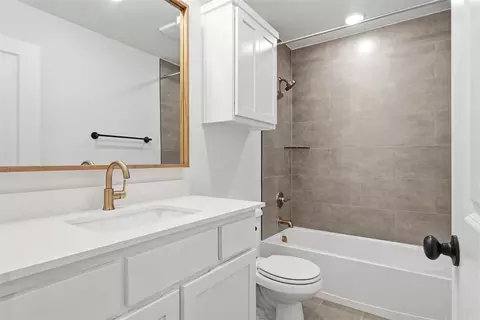 Bath - 3801 Eureka Dr, Norman, OK 73069 photo 1 of 7