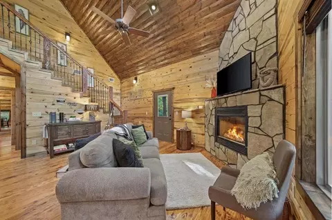Living - 69 Eagle Mountain Trl, Broken Bow, OK 74728 photo 2 of 4