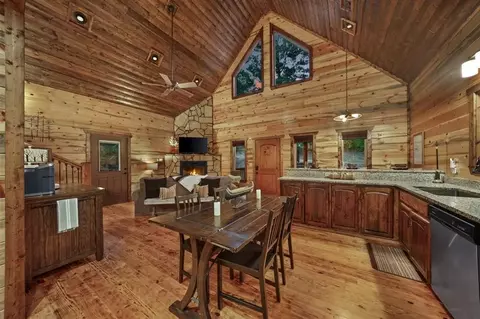 Dining - 69 Eagle Mountain Trl, Broken Bow, OK 74728 photo 1 of 2