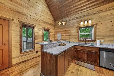 Kitchen - 69 Eagle Mountain Trl, Broken Bow, OK 74728 photo 1 of 2