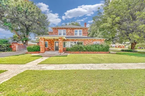 302 S 6th St, Chickasha, OK 73018