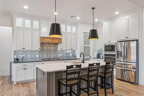 5812 Ledgestone Dr, Mustang, OK 73064