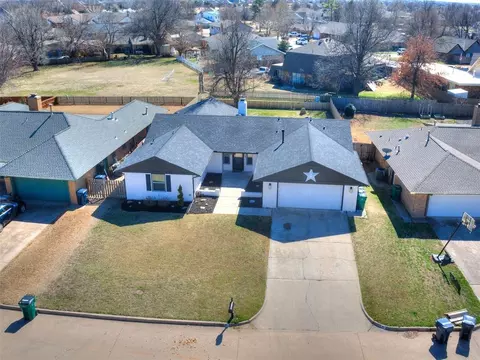 11500 Carriage Dr, Yukon, OK 73099