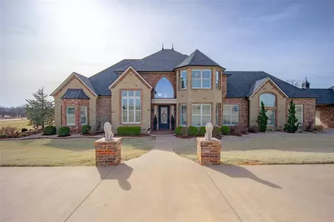 2265 Clubhouse Dr, Blanchard, OK 73010
