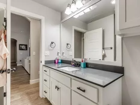 Bath - 9400 Megans Way, Mcloud, OK 74851 photo 4 of 4