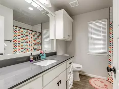 Bath - 9400 Megans Way, Mcloud, OK 74851 photo 3 of 4