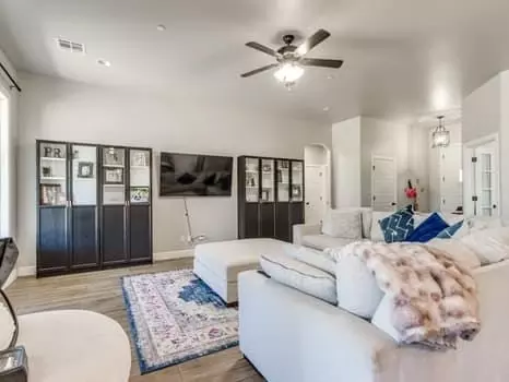 Living - 9400 Megans Way, Mcloud, OK 74851 photo 3 of 5