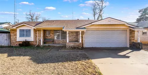 211 Sunny Ln, Chickasha, OK 73018