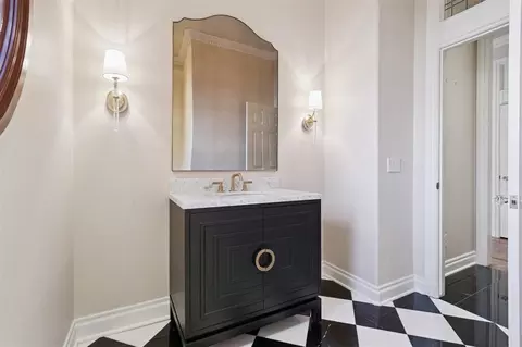 1808 Huntington Ave, Nichols Hills, OK 73116