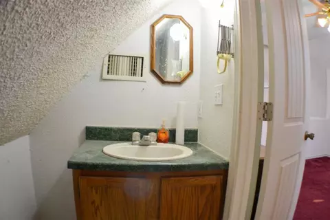 Bath - 7372 W Dickson Rd, Ardmore, OK 73401 photo 3 of 4