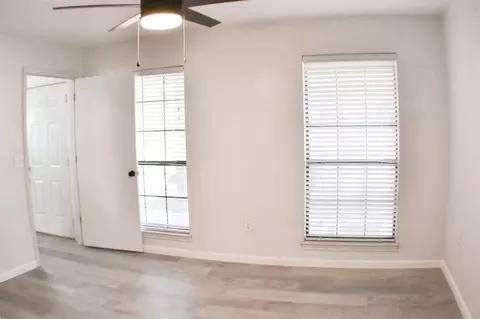 Bedroom - 7372 W Dickson Rd, Ardmore, OK 73401 photo 2 of 4