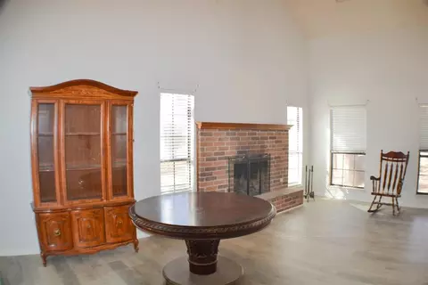 Living - 7372 W Dickson Rd, Ardmore, OK 73401 photo 1 of 2