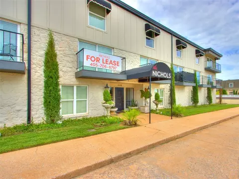 1110 Sherwood Ln #216, Nichols Hills, OK 73116