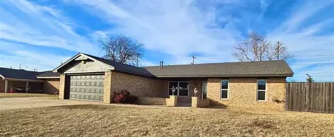 613 Comanche Trl, Altus, OK 73521