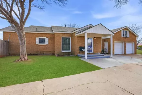 514 N 5th St, Sayre, OK 73662