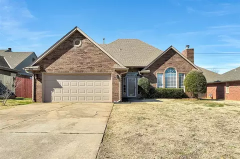 321 Albany Dr, Edmond, OK 73003