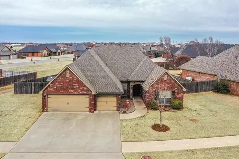 1408 Crimson Dr, Weatherford, OK 73096