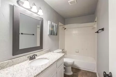 Bath - 14016 Apache Dr, Edmond, OK 73013 photo 3 of 3