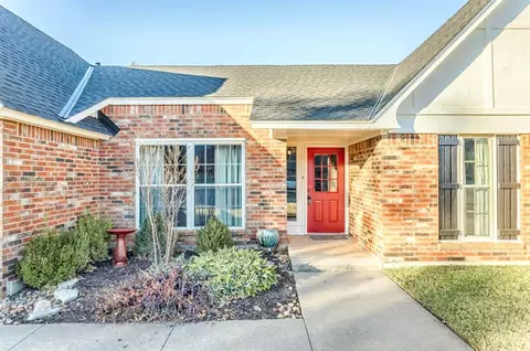 Exterior - 14016 Apache Dr, Edmond, OK 73013 photo 3 of 6