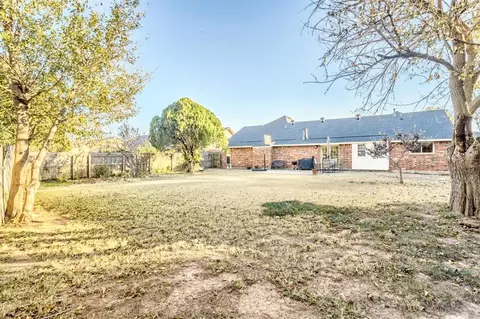 Exterior - 14016 Apache Dr, Edmond, OK 73013 photo 4 of 6