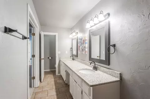 Bath - 14016 Apache Dr, Edmond, OK 73013 photo 2 of 3