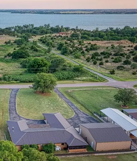 21303 E 990 Rd, Foss, OK 73647