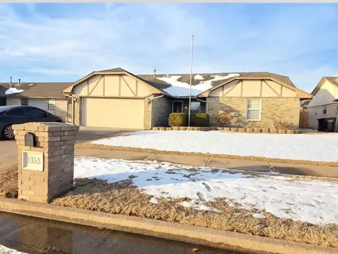 1353 NW 6th Pl, Moore, OK 73170