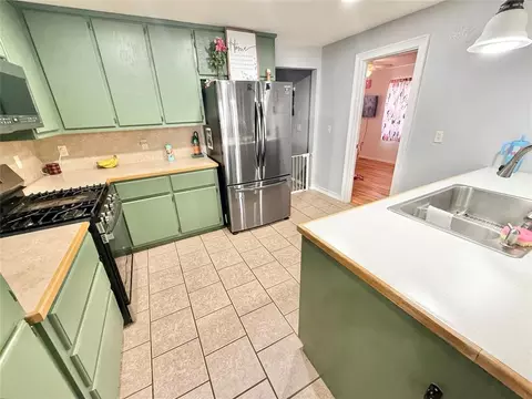 Kitchen - 401 E Davis St, Tipton, OK 73570 photo 2 of 3