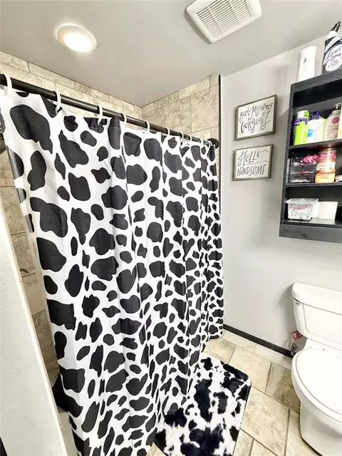 Bath - 401 E Davis St, Tipton, OK 73570 photo 5 of 5