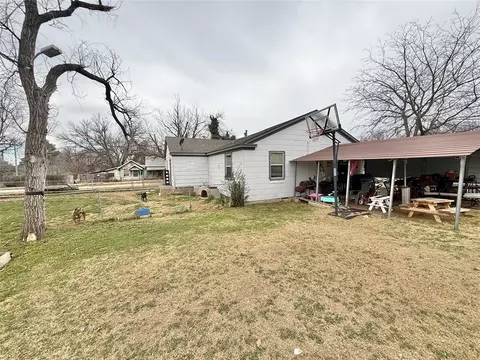 Exterior - 401 E Davis St, Tipton, OK 73570 photo 3 of 4