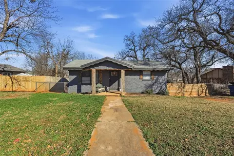 306 S Main St, Blanchard, OK 73010