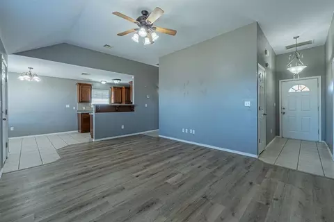 Living - 470 Timberidge Rd, Harrah, OK 73045 photo 4 of 4