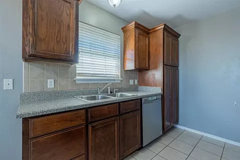 Kitchen - 470 Timberidge Rd, Harrah, OK 73045 photo 1 of 3