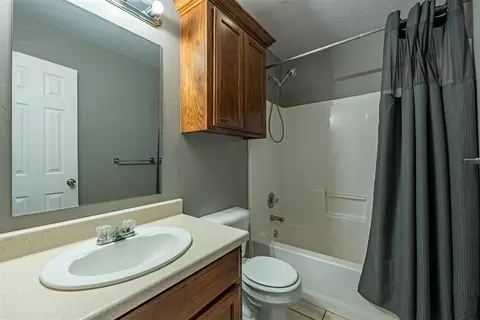 Bath - 470 Timberidge Rd, Harrah, OK 73045 photo 2 of 2