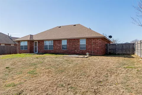 Exterior - 470 Timberidge Rd, Harrah, OK 73045 photo 2 of 5