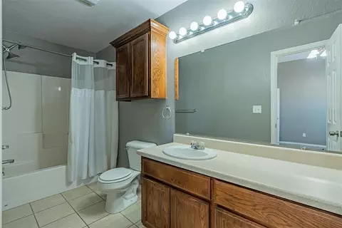 Bath - 470 Timberidge Rd, Harrah, OK 73045 photo 1 of 2