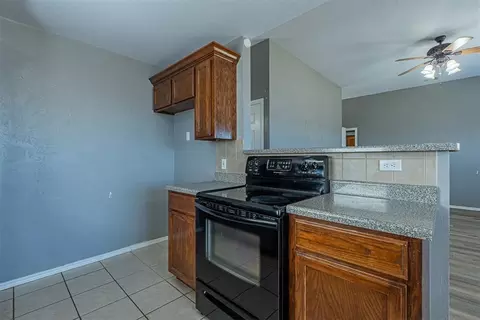 Kitchen - 470 Timberidge Rd, Harrah, OK 73045 photo 2 of 3
