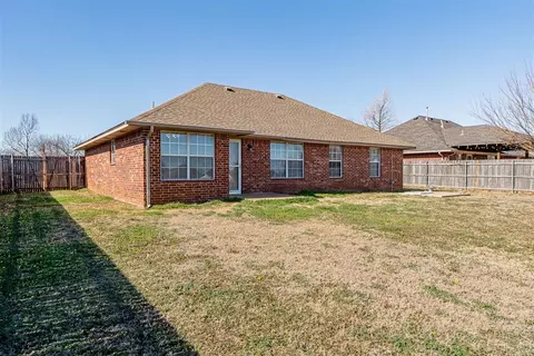 Exterior - 470 Timberidge Rd, Harrah, OK 73045 photo 4 of 5