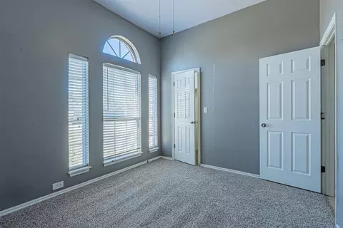 Bedroom - 470 Timberidge Rd, Harrah, OK 73045 photo 4 of 6