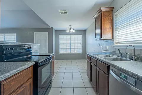 Kitchen - 470 Timberidge Rd, Harrah, OK 73045 photo 3 of 3