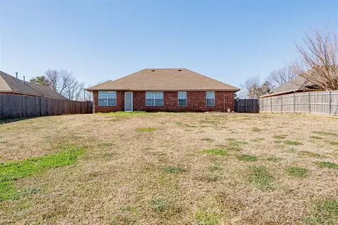 Exterior - 470 Timberidge Rd, Harrah, OK 73045 photo 3 of 5