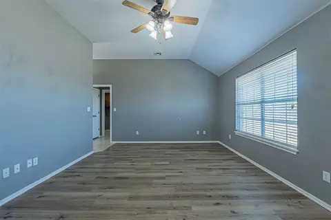 Living - 470 Timberidge Rd, Harrah, OK 73045 photo 3 of 4