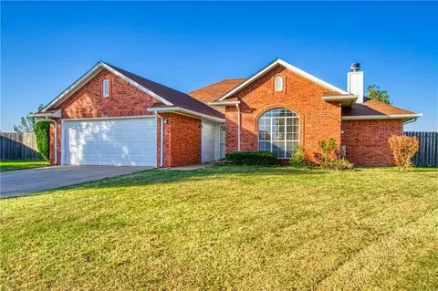 2936 Laurel Cir, Altus, OK 73521